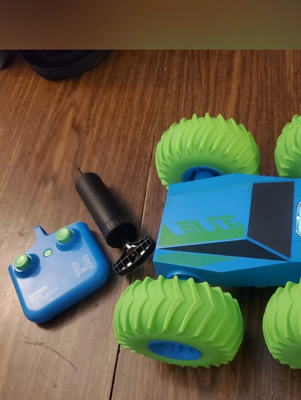 BOUNCE BLITZ RWMOTE CONTROL STUNT CAR